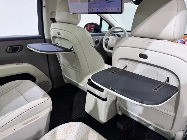 Li Auto i8 — Фото автомобиля 13