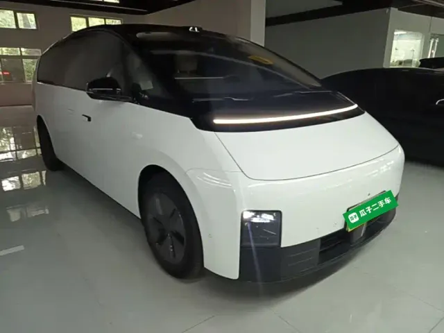 Li Auto MEGA — Фото автомобиля 3