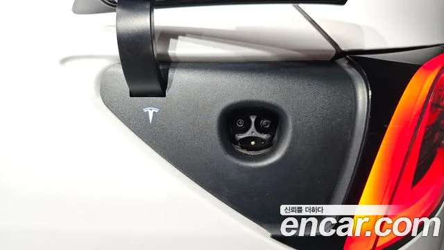 Tesla Model Y — Фото автомобиля 29