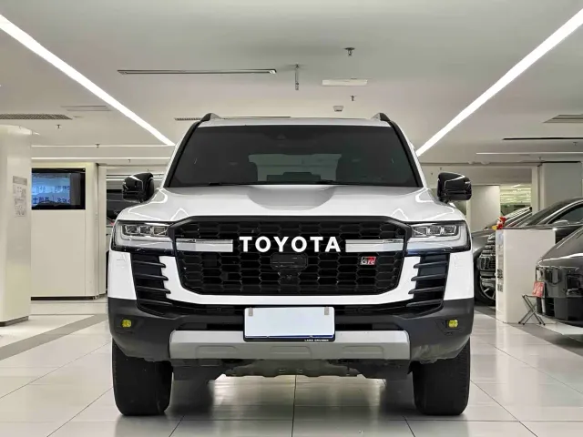 Toyota Land Cruiser — Фото автомобиля 2