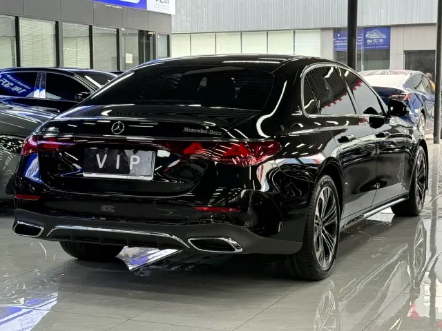 Mercedes-Benz E-Class — Фото автомобиля 5