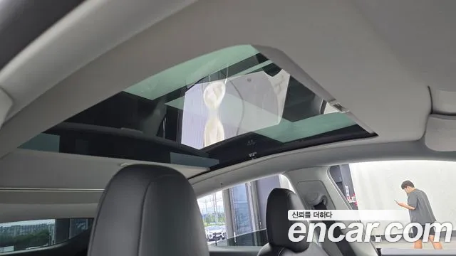 Tesla Model Y — Фото автомобиля 17