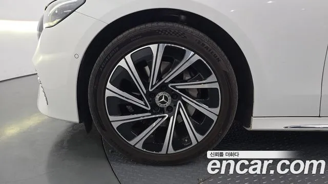 Mercedes-Benz E-Class E-класс W214 E300 4MATIC Exclusive — Фото автомобиля 5