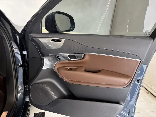 Volvo XC90 — Фото автомобиля 25