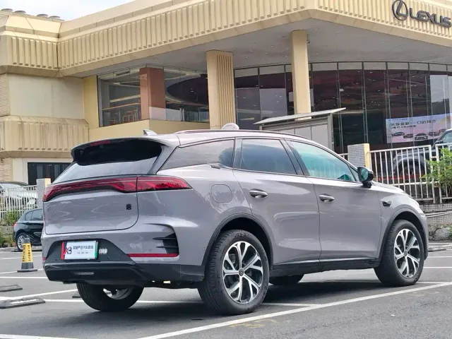 BYD Tang — Фото автомобиля 6