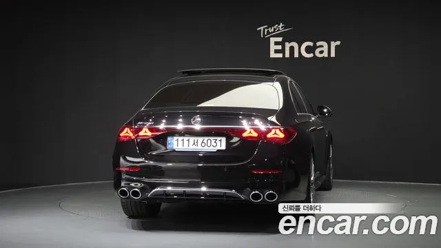 Mercedes-Benz E-Class — Фото автомобиля 3