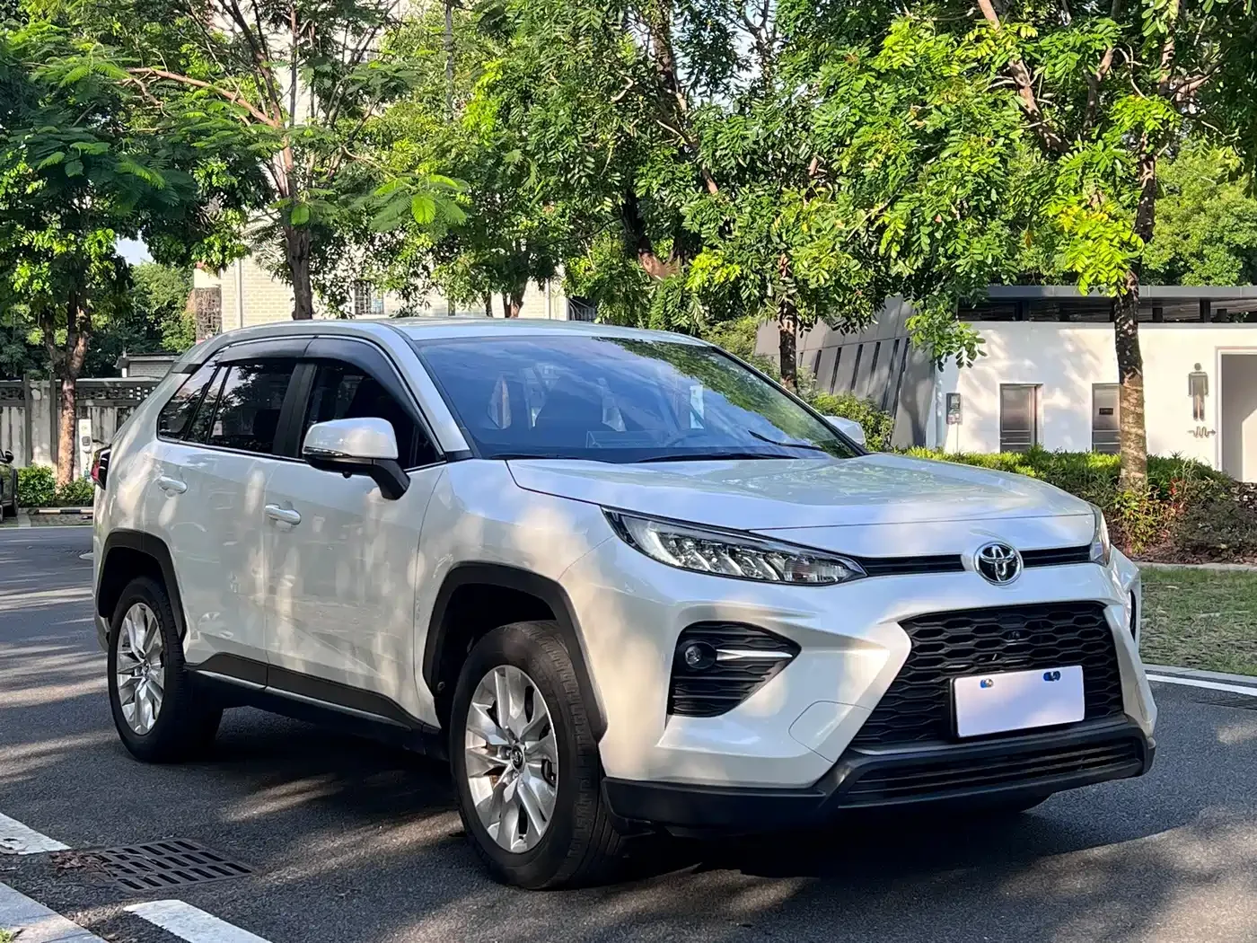 Toyota Wildlander 2022 2.0L CVT FWD Leading Edition — Фото автомобиля 3