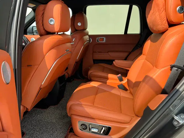 Li Auto L8 — Фото автомобиля 5