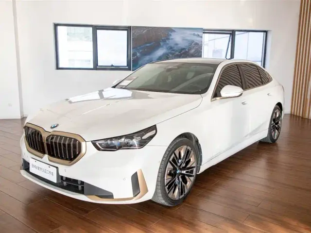 BMW 5 Series — Фото автомобиля 2