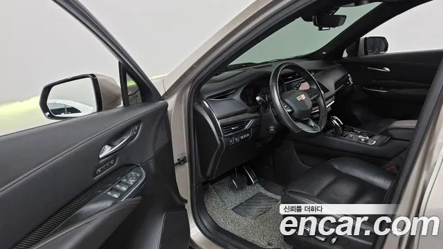 Cadillac XT4 — Фото автомобиля 15