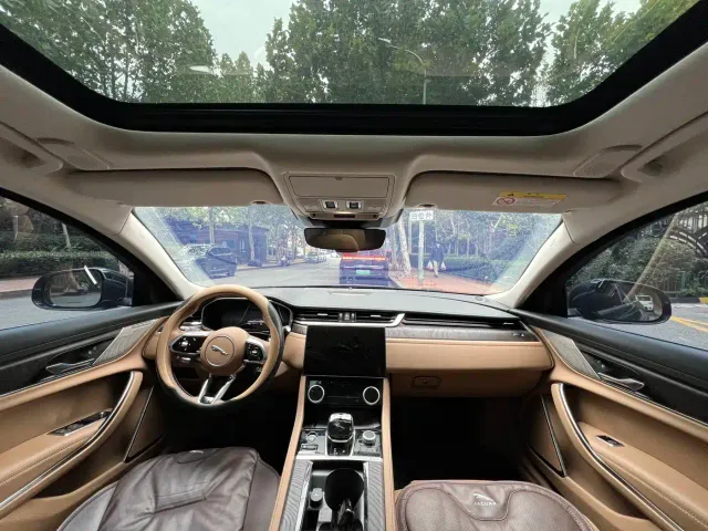 Jaguar XFL — Фото автомобиля 5
