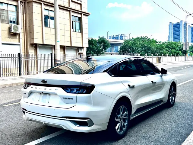 Ford Mondeo — Фото автомобиля 5