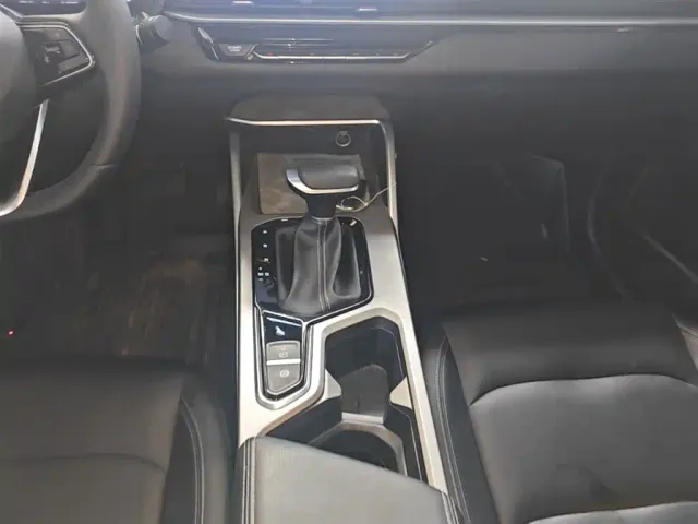 Geely Emgrand — Фото автомобиля 13