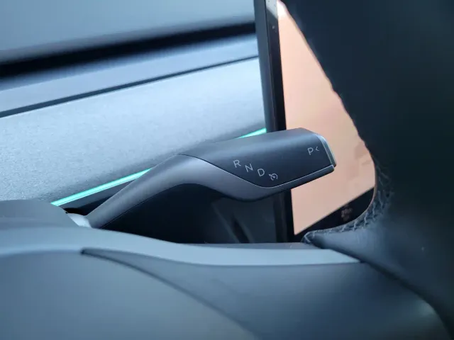 Tesla Model Y — Фото автомобиля 16