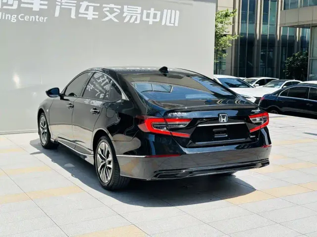 Honda Accord — Фото автомобиля 16