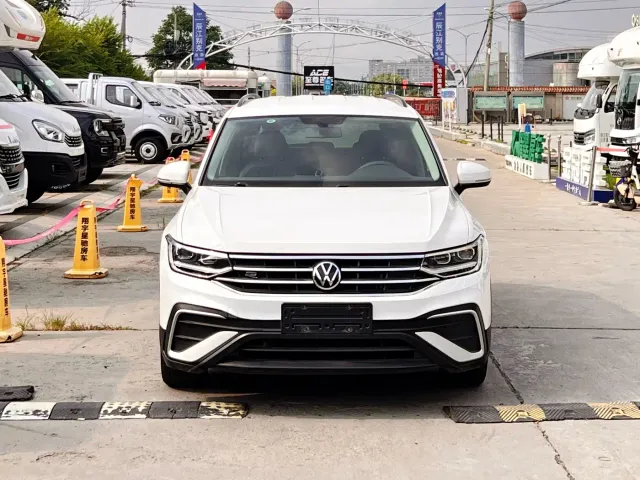 Volkswagen Tiguan L — Фото автомобиля 2