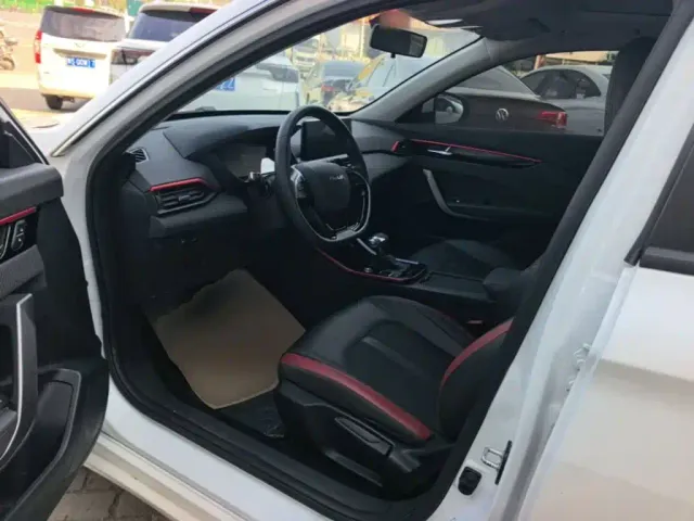 Dongfeng Yixuan — Фото автомобиля 14