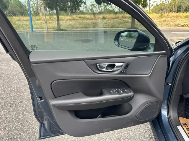 Volvo Volvo S60 2022 B4 Smart Comfort Luxury Edition — Фото автомобиля 13