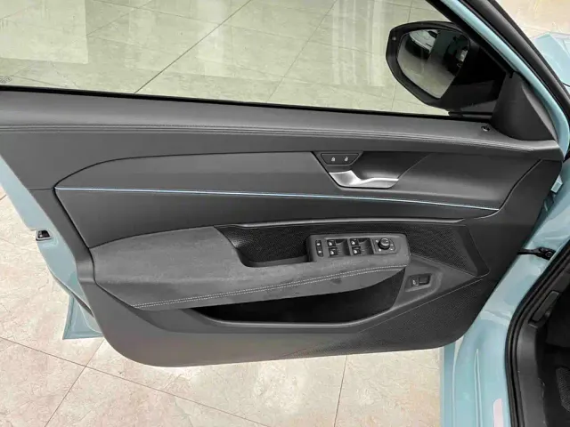 Volkswagen Passat — Фото автомобиля 15