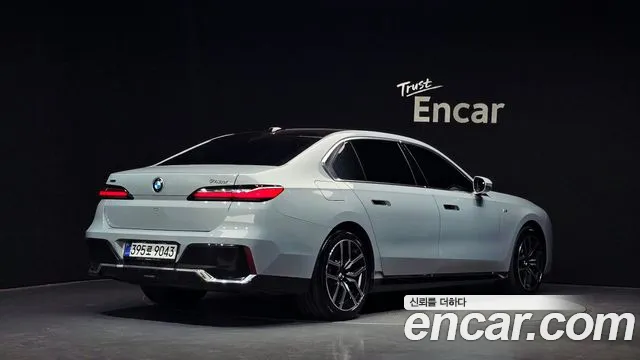 BMW 7 Series G70 — Фото автомобиля 2