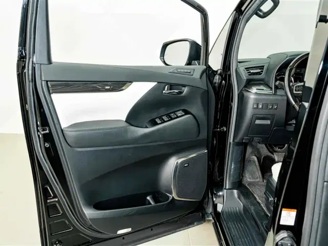Lexus LM — Фото автомобиля 17