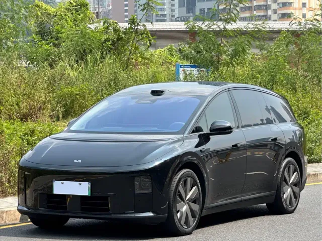 Фотография автомобиля — Li Auto i8