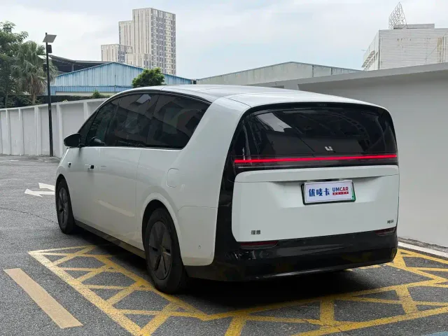 Li Auto MEGA — Фото автомобиля 4