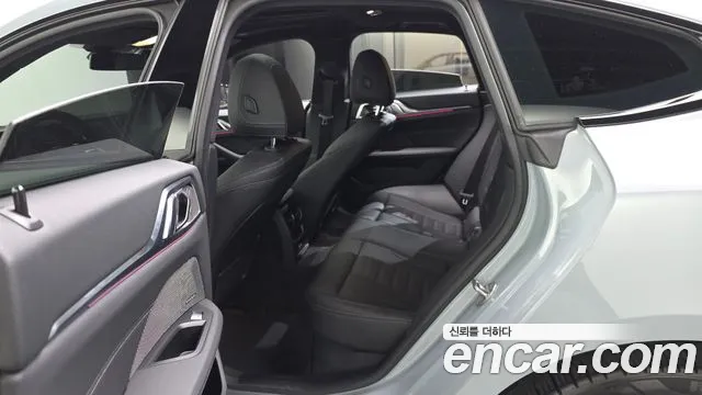 BMW i4 — Фото автомобиля 25