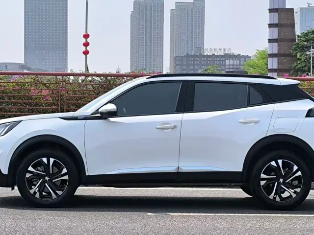 Peugeot 2008 — Фото автомобиля 8