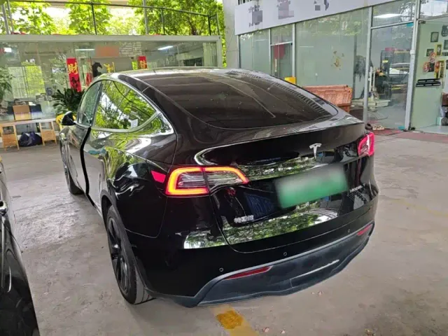 Tesla Model Y — Фото автомобиля 4