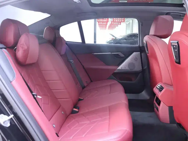 BMW 5 Series — Фото автомобиля 22