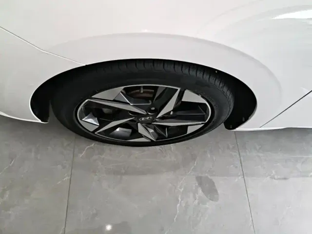 Hyundai Elantra — Фото автомобиля 22