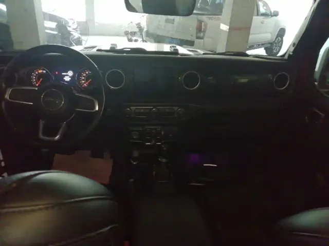 Jeep Wrangler — Фото автомобиля 9