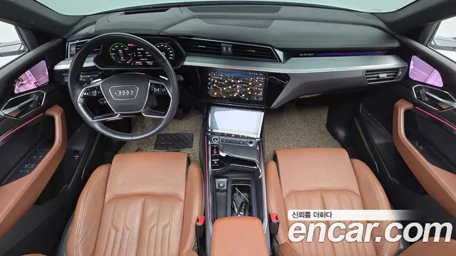 Audi e-tron — Фото автомобиля 10