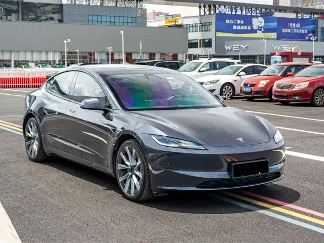 Tesla Model 3 — Фото автомобиля 3