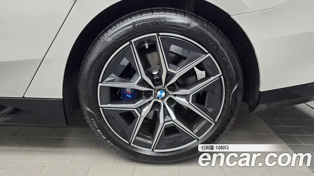 BMW 5-Series — Фото автомобиля 21