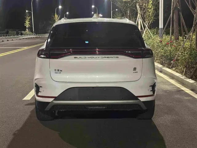 BYD Tang — Фото автомобиля 16