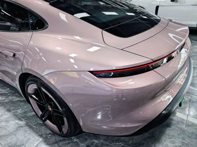 Porsche Taycan — Фото автомобиля 9
