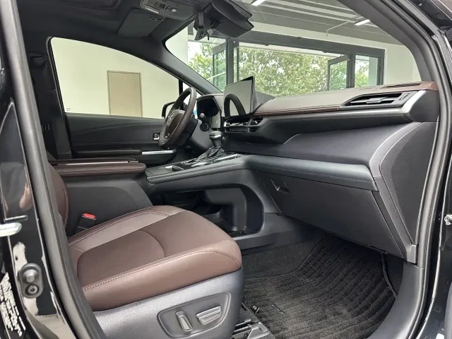 Toyota Granvia — Фото автомобиля 13