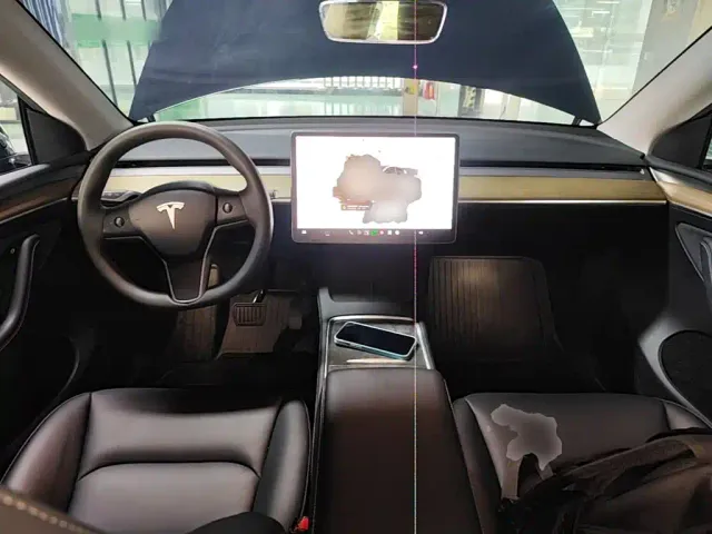 Tesla Model Y — Фото автомобиля 9