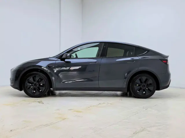 Tesla Model Y — Фото автомобиля 5