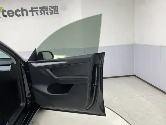 Tesla Model Y — Фото автомобиля 25
