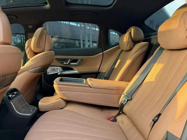 Mercedes-Benz E-Class — Фото автомобиля 7