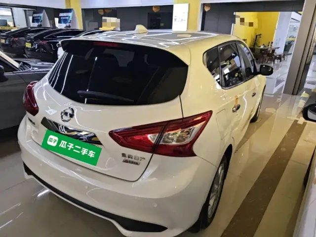 Nissan Tiida — Фото автомобиля 6