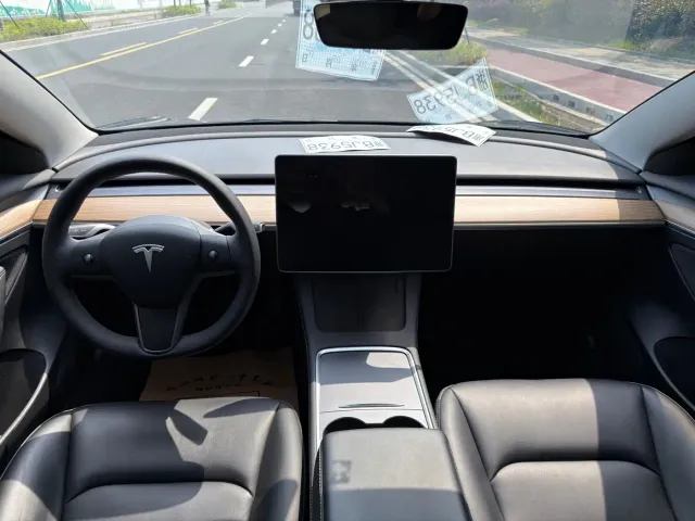 Tesla Model 3 — Фото автомобиля 7