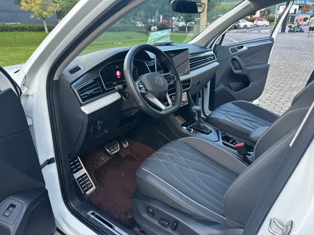 Volkswagen Tiguan L — Фото автомобиля 8