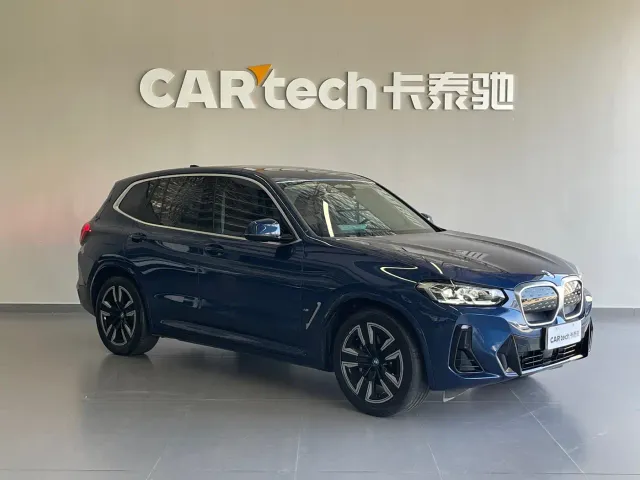 BMW iX3 — Фото автомобиля 3
