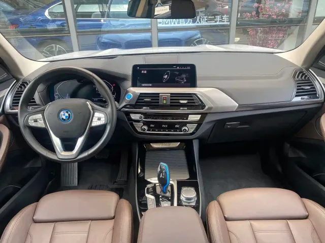 BMW iX3 — Фото автомобиля 8