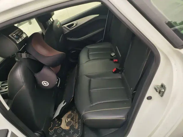 Roewe i6 MAX EV — Фото автомобиля 16
