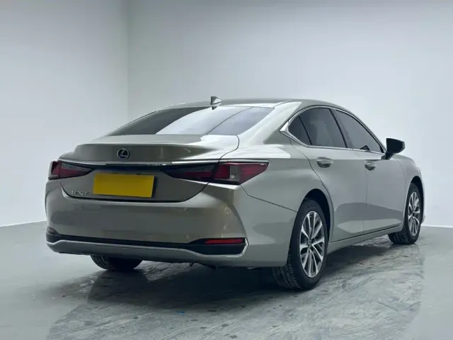 Lexus ES — Фото автомобиля 6